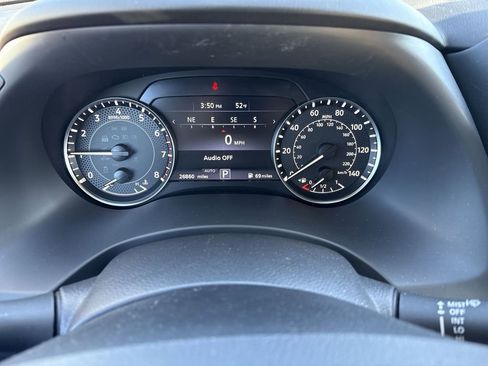 Used 2024 Nissan Armada SL w/ Captain's Chairs Package image 10