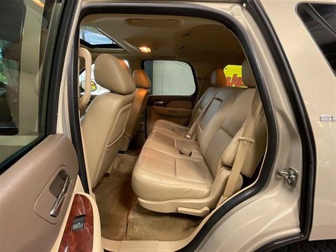 Used 2011 GMC Yukon SLT w/ SLT-2 Equipment Package AWD/4WD image 18