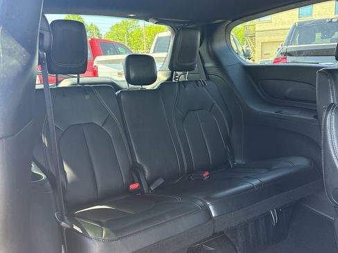Used 2025 Chrysler Pacifica Select FWD image 31