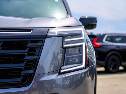 Used 2025 Nissan Armada PRO-4X w/ Pro-4X Premium Package image 5