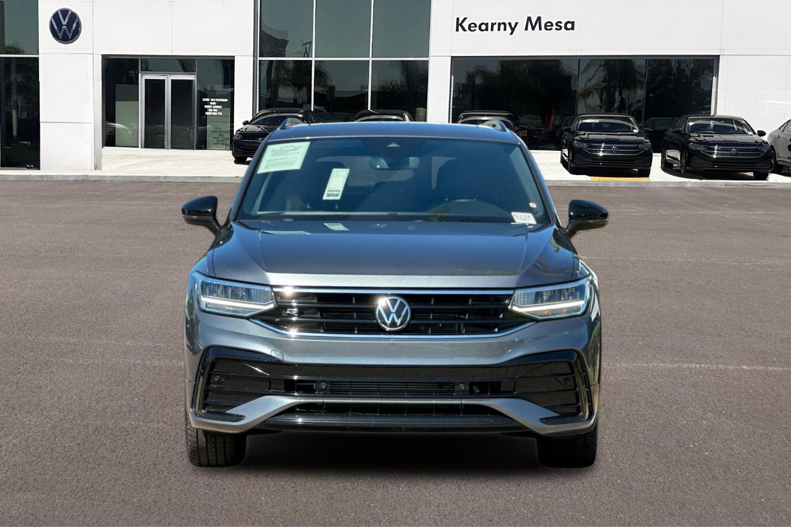 Used 2023 Volkswagen Tiguan SE R-Line FWD image 9