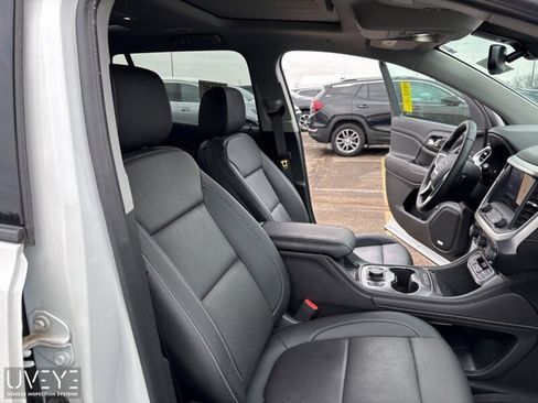 Used 2023 GMC Acadia SLT w/ Elevation Edition image 9