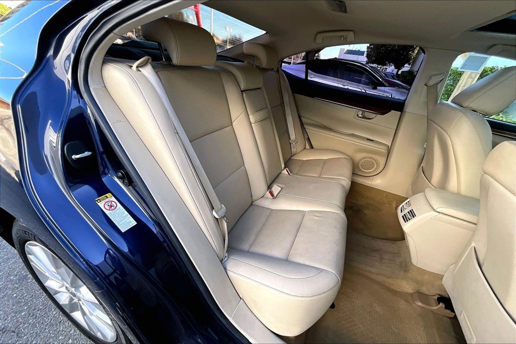 Used 2015 Lexus ES 300h w/ Navigation System Package FWD image 25