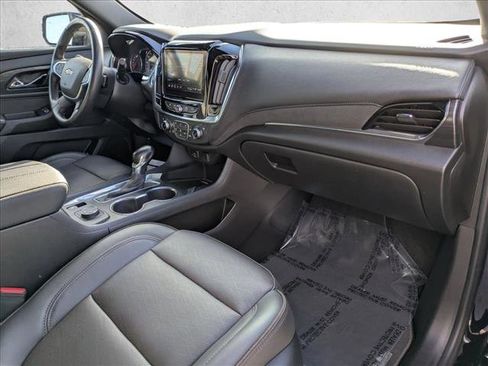 Used 2022 Chevrolet Traverse High Country image 22