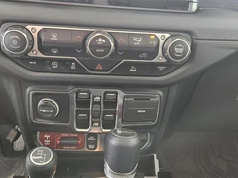 Used 2024 Jeep Gladiator Rubicon image 33