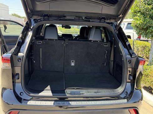 Certified 2024 Toyota Highlander XSE FWD image 24