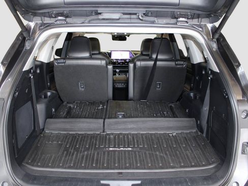 Used 2024 Toyota Highlander Platinum AWD/4WD image 32