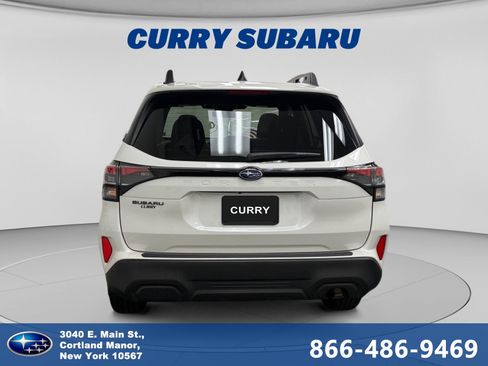 Used 2025 Subaru Forester Premium AWD/4WD image 4