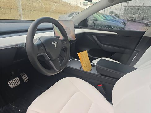 Used 2023 Tesla Model Y Performance AWD/4WD image 15