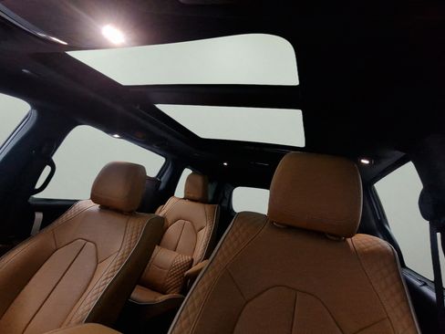 Used 2023 Chrysler Pacifica Pinnacle FWD image 23