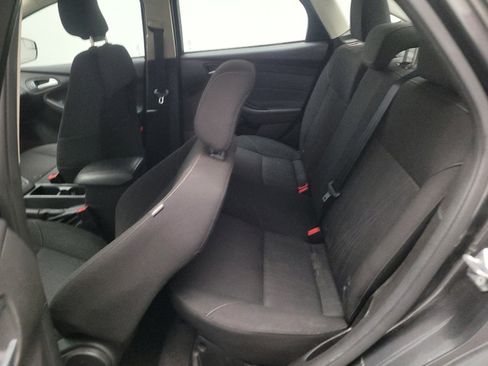 Used 2018 Ford Focus SE FWD image 18