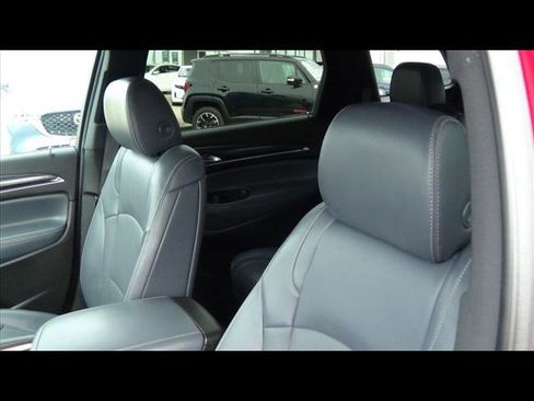 Used 2024 Buick Enclave Premium image 19