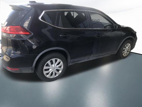 Used 2017 Nissan Rogue S FWD image 3