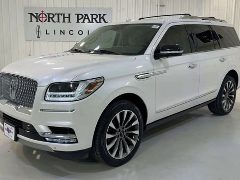 Used 2019 Lincoln Navigator Select w/ Cargo Package image 5