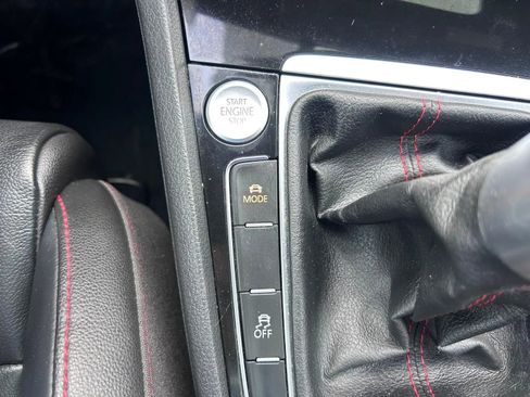 Used 2019 Volkswagen Golf 4-Door FWD image 26