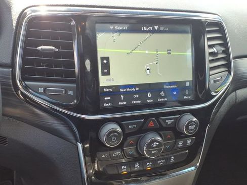 Used 2019 Jeep Grand Cherokee Altitude AWD/4WD image 19