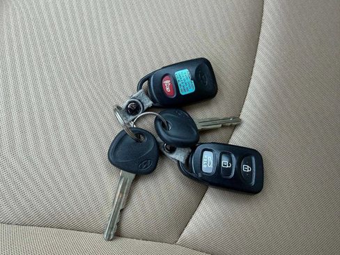 Used 2011 Hyundai Elantra GLS w/ Preferred Equipment Pkg 3 image 17