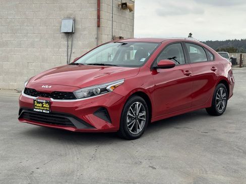 Used 2024 Kia Forte LXS image 3