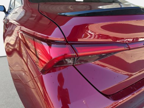 Used 2020 Toyota Avalon XSE FWD image 32