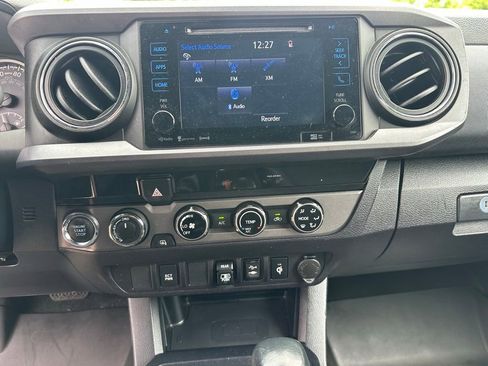 Used 2018 Toyota Tacoma TRD Sport AWD/4WD image 21