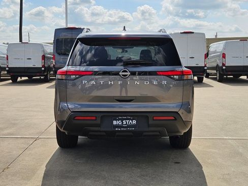 Used 2025 Nissan Pathfinder SV FWD image 4