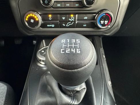 New 2025 Ford Bronco 4-Door image 19