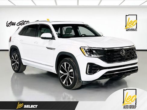 Used 2024 Volkswagen Atlas Cross Sport SEL Premium R-Line image 3