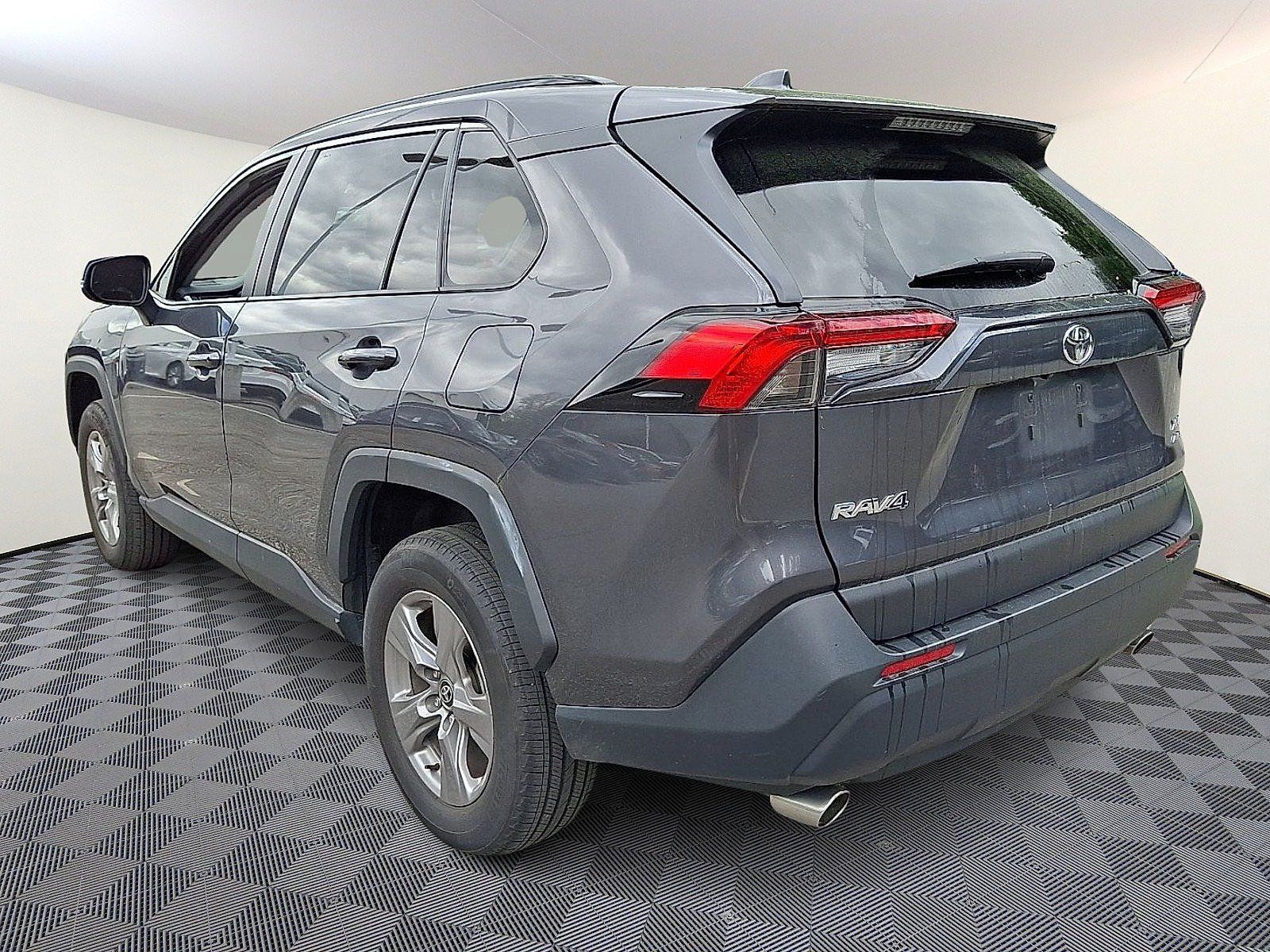 Used 2025 Toyota RAV4 XLE AWD/4WD image 4