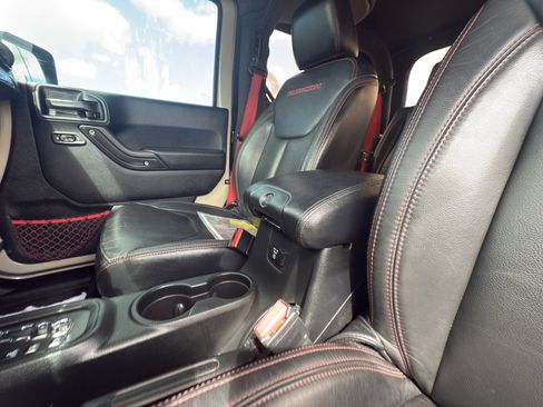 Used 2018 Jeep Wrangler Rubicon image 14