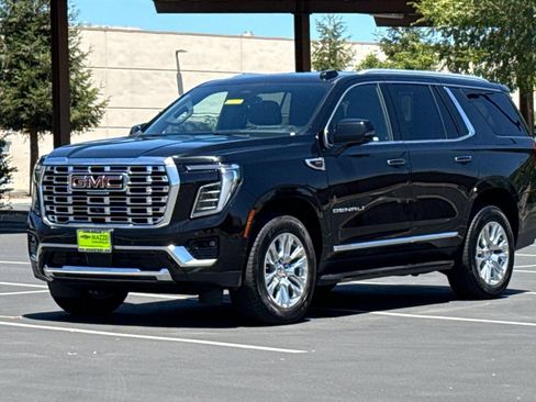 Used 2025 GMC Yukon Denali AWD/4WD image 16