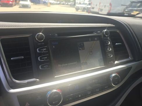 Used 2018 Toyota Highlander XLE image 21