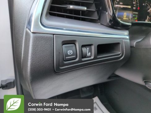 Used 2018 Cadillac XT5 Premium Luxury FWD image 13