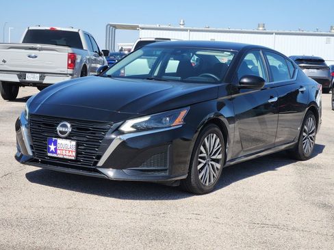 Used 2023 Nissan Altima 2.5 SV FWD image 2