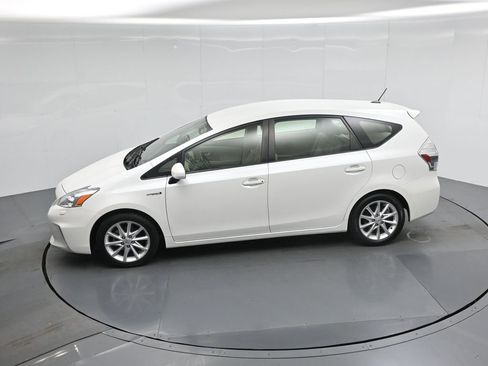 Used 2014 Toyota Prius V Five image 41
