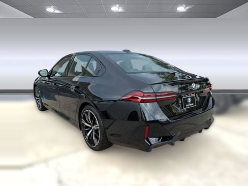 Used 2026 BMW 530i w/ M Sport Package RWD image 2
