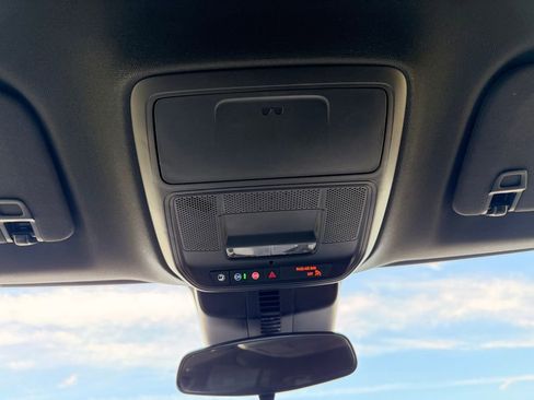 Used 2026 Chevrolet Traverse LT image 23