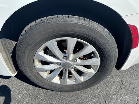 Used 2018 Chrysler Pacifica Touring Plus FWD image 6