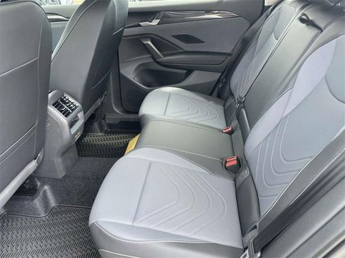 New 2025 Volkswagen Tiguan SE FWD image 16