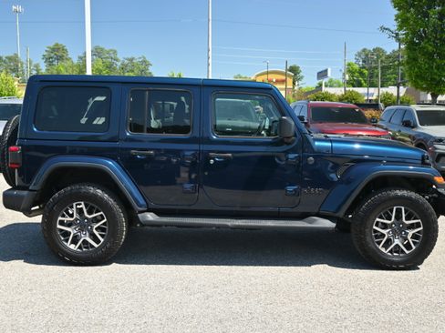 Used 2025 Jeep Wrangler Sahara w/ Safety Group image 16