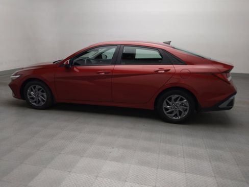 Used 2024 Hyundai Elantra Blue FWD image 3