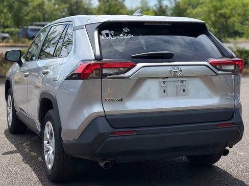 Used 2022 Toyota RAV4 LE AWD/4WD image 3