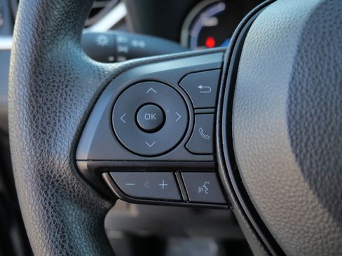 Certified 2025 Toyota RAV4 LE image 28