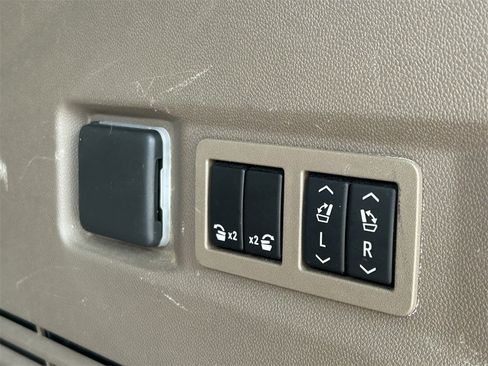 Used 2021 GMC Yukon Denali w/ Denali Ultimate Package image 18