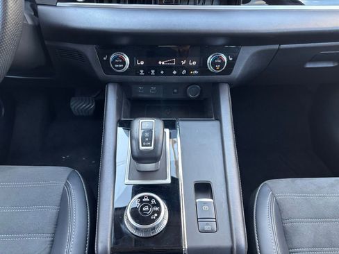 Used 2024 Mitsubishi Outlander SE image 28