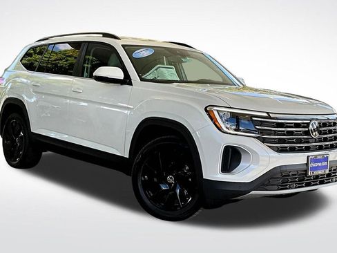 New 2026 Volkswagen Atlas SE w/ Black Wheel Package image 12