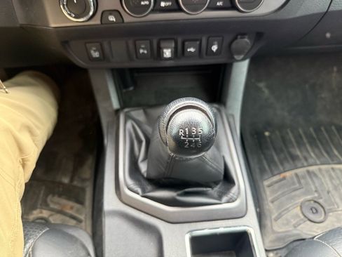 Used 2020 Toyota Tacoma TRD Off-Road w/ TRD Premium Off Road Package image 22