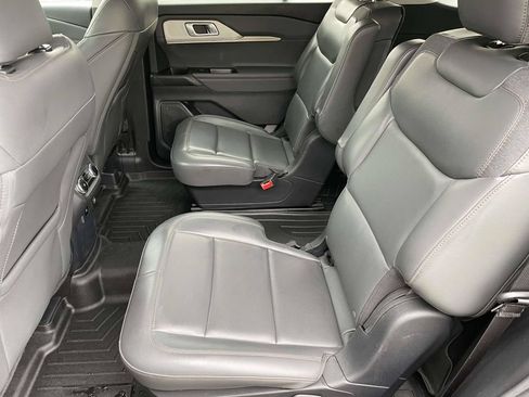 Used 2025 Ford Explorer Active w/ Active Comfort Package RWD image 12