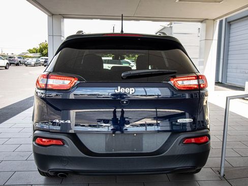Used 2015 Jeep Cherokee Latitude w/ Cold Weather Group AWD/4WD image 15