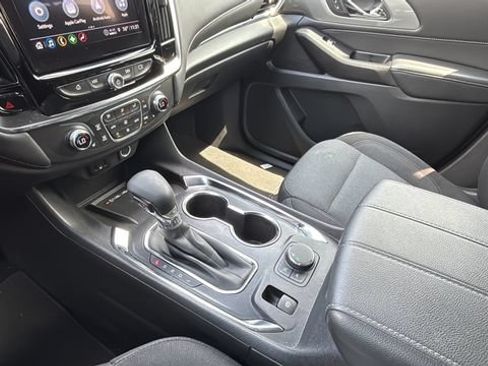 Used 2023 Chevrolet Traverse LT FWD image 14
