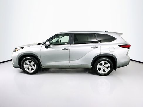Used 2023 Toyota Highlander LE image 4